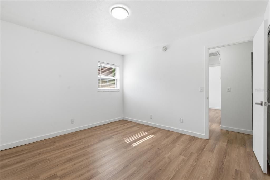 Active With Contract: $469,999 (3 beds, 2 baths, 1387 Square Feet)