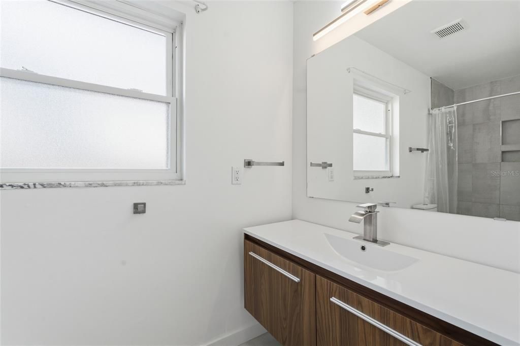 Active With Contract: $469,999 (3 beds, 2 baths, 1387 Square Feet)