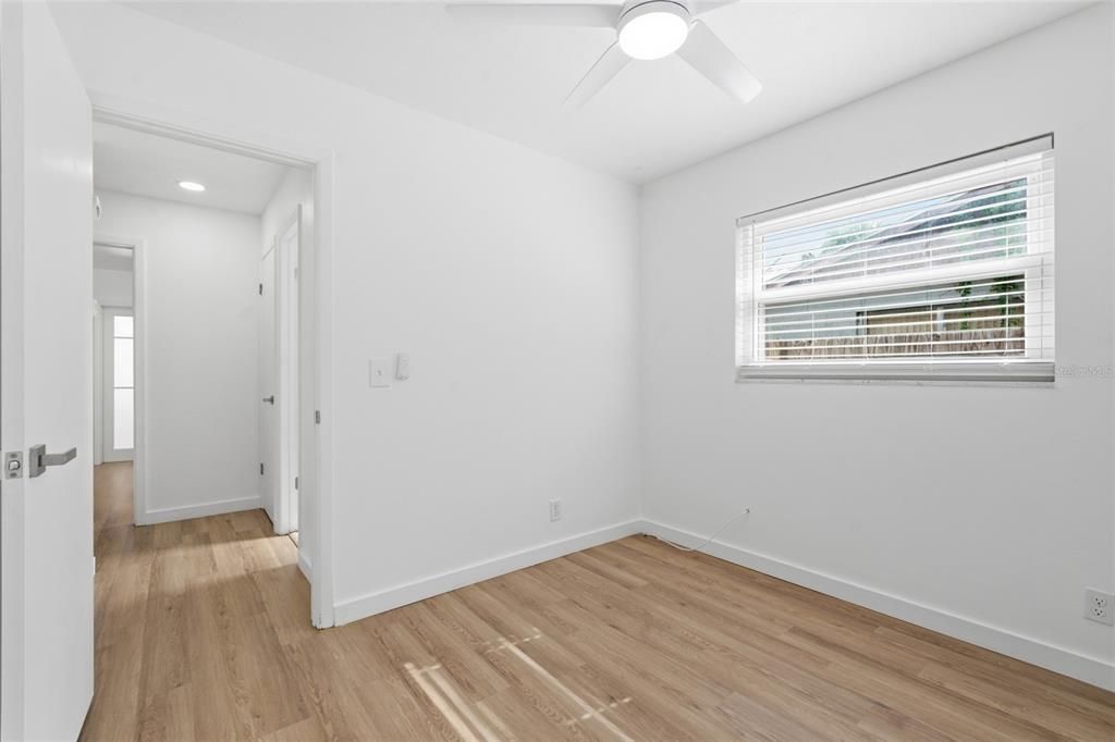 Active With Contract: $469,999 (3 beds, 2 baths, 1387 Square Feet)