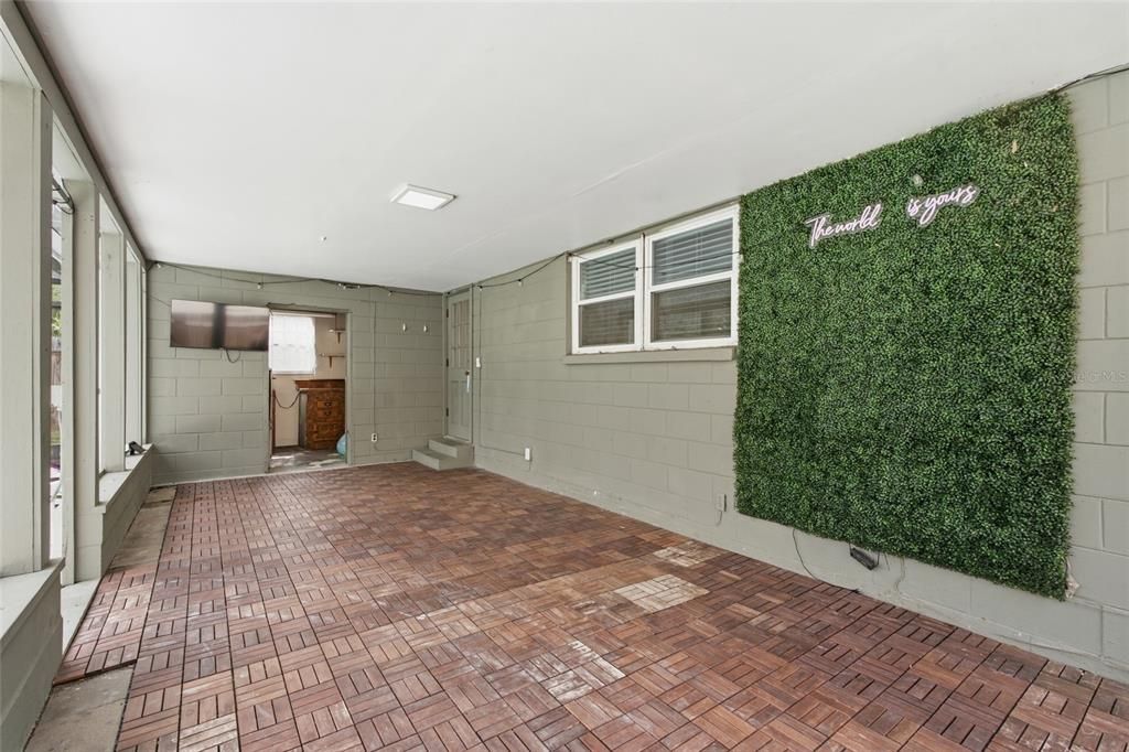Active With Contract: $469,999 (3 beds, 2 baths, 1387 Square Feet)