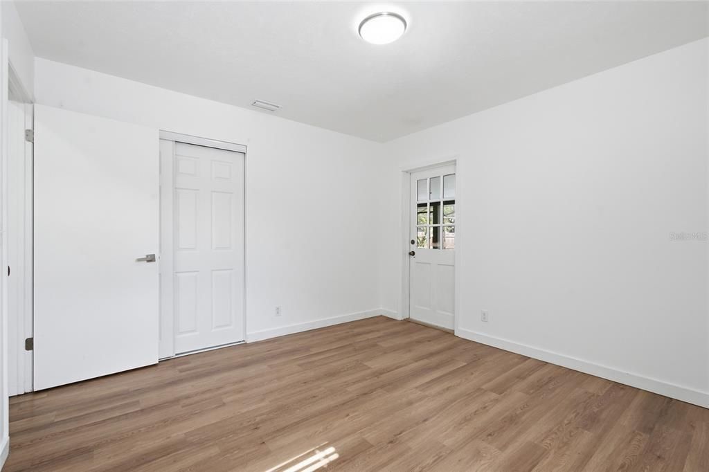 Active With Contract: $469,999 (3 beds, 2 baths, 1387 Square Feet)