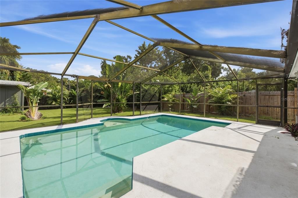 Active With Contract: $469,999 (3 beds, 2 baths, 1387 Square Feet)