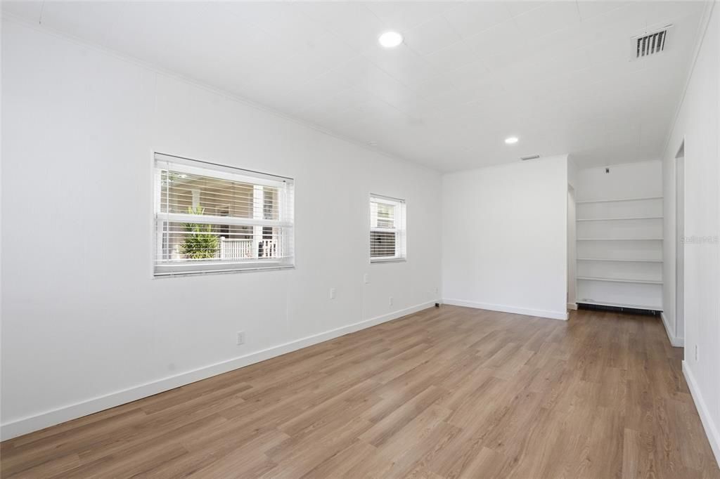 Active With Contract: $469,999 (3 beds, 2 baths, 1387 Square Feet)
