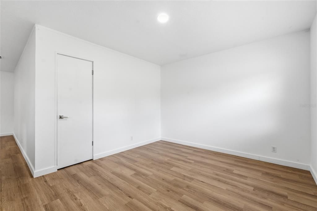 Active With Contract: $469,999 (3 beds, 2 baths, 1387 Square Feet)