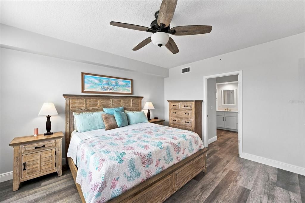 For Sale: $400,000 (2 beds, 2 baths, 1324 Square Feet)