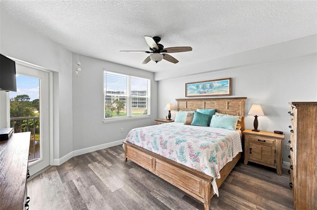 For Sale: $400,000 (2 beds, 2 baths, 1324 Square Feet)