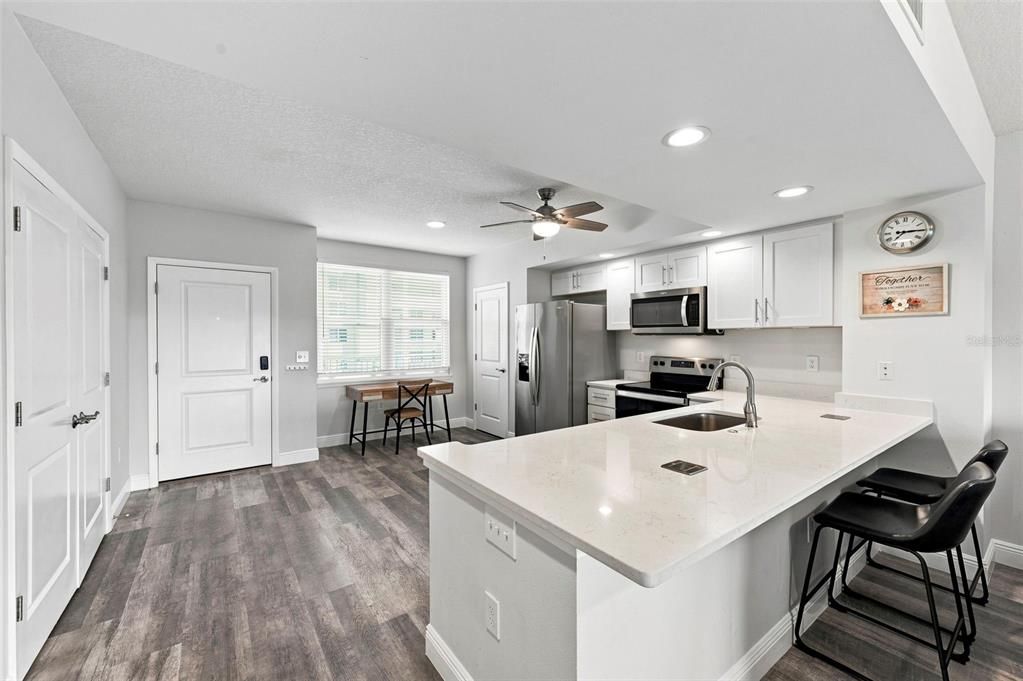 For Sale: $400,000 (2 beds, 2 baths, 1324 Square Feet)