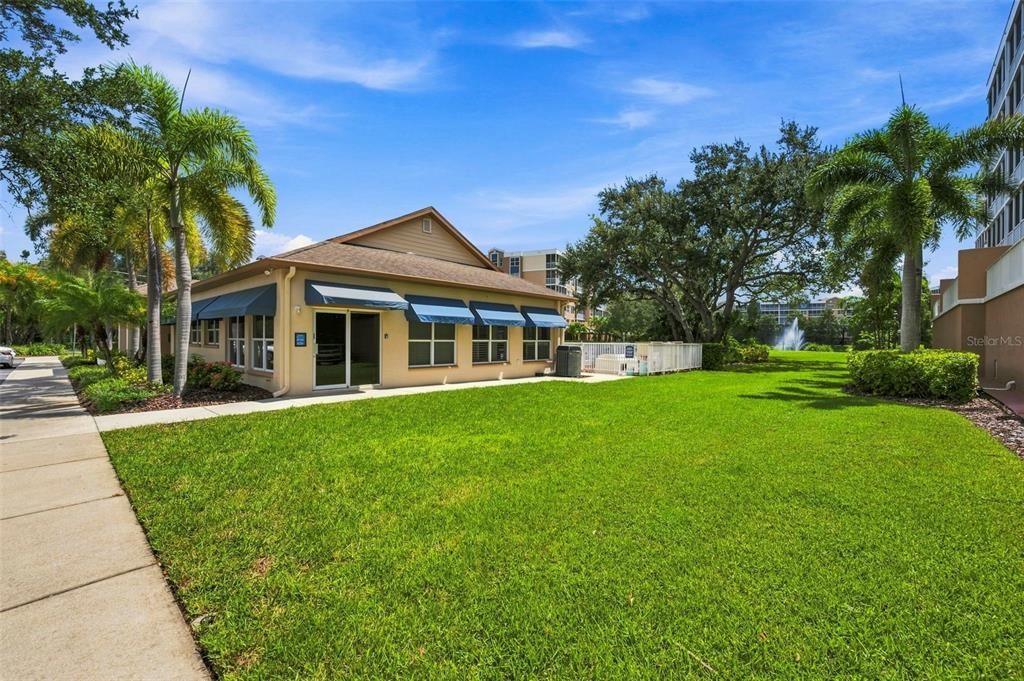 For Sale: $400,000 (2 beds, 2 baths, 1324 Square Feet)