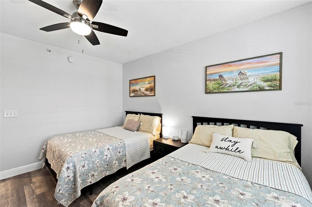 For Sale: $400,000 (2 beds, 2 baths, 1324 Square Feet)
