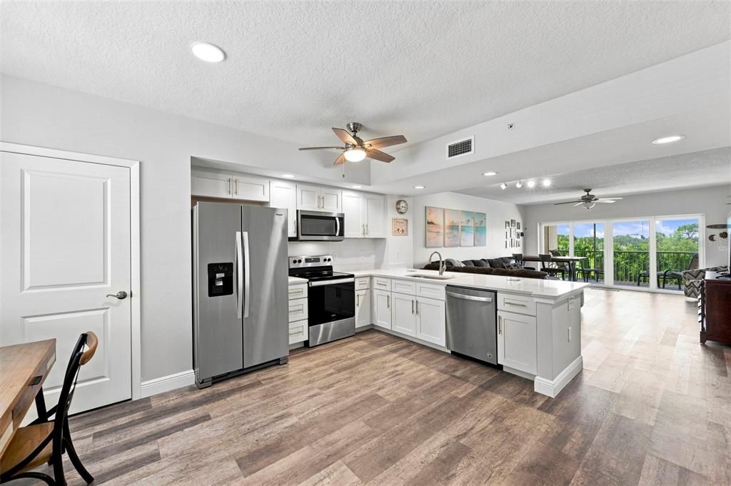 For Sale: $400,000 (2 beds, 2 baths, 1324 Square Feet)