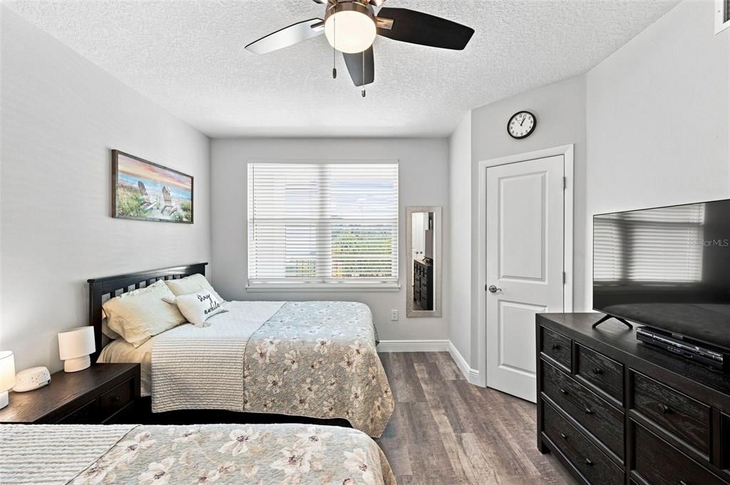 For Sale: $400,000 (2 beds, 2 baths, 1324 Square Feet)
