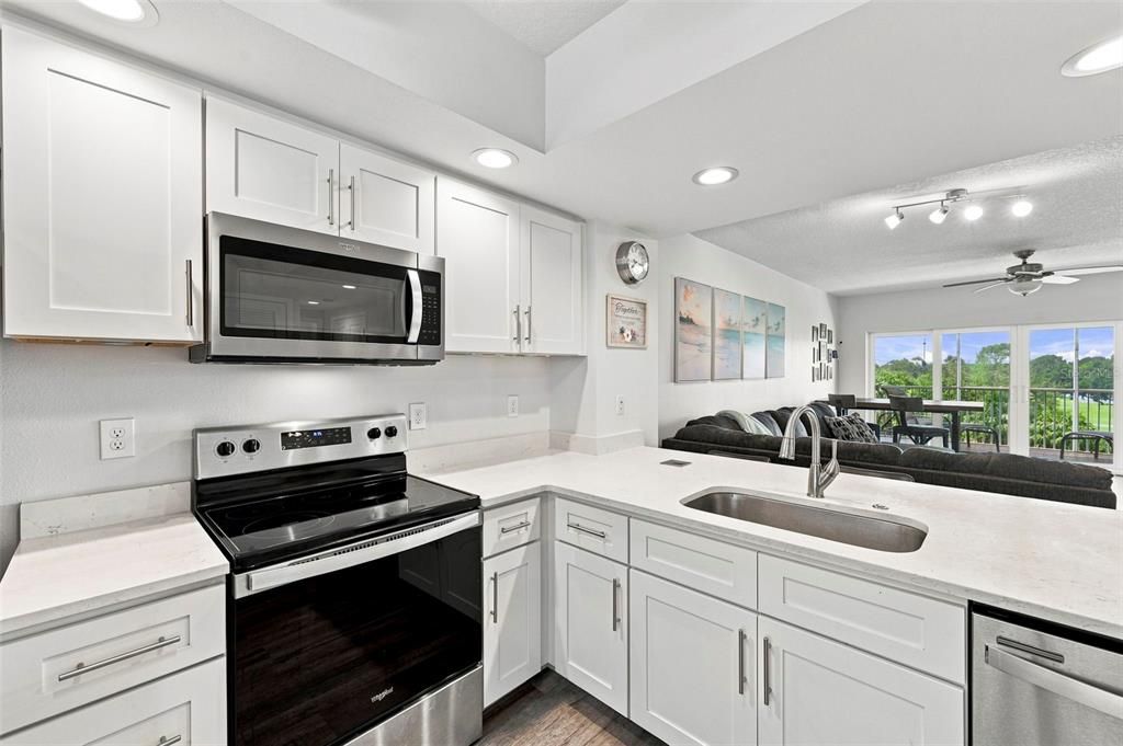 For Sale: $400,000 (2 beds, 2 baths, 1324 Square Feet)