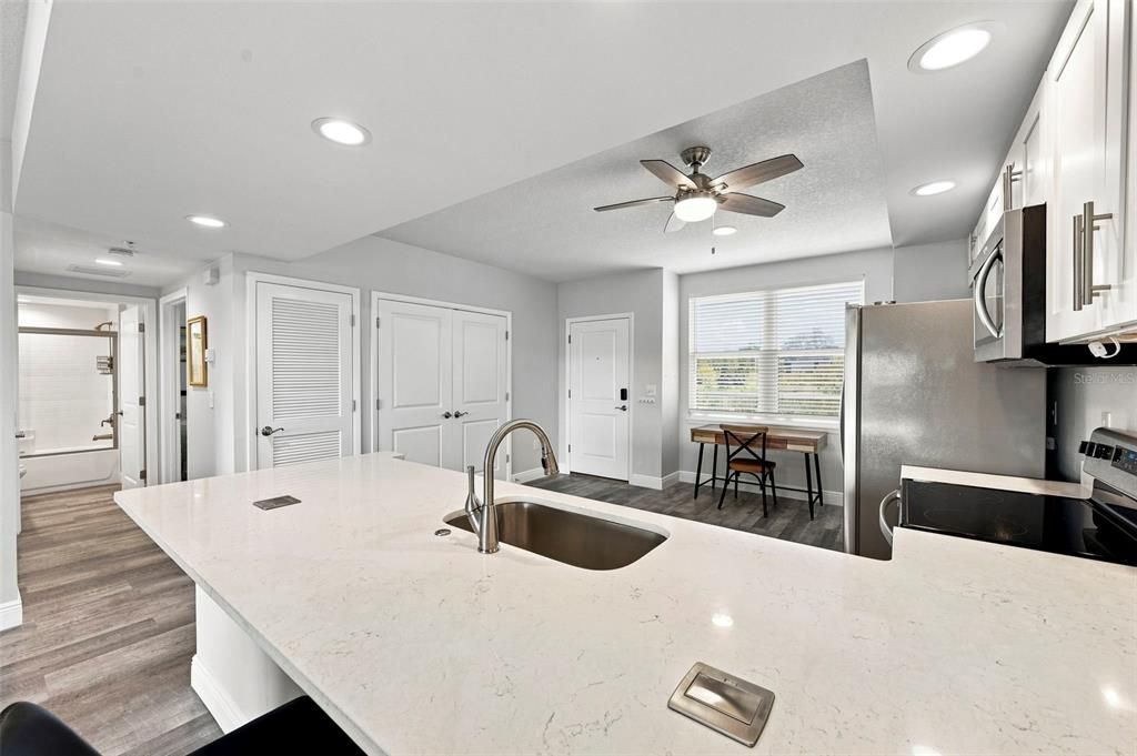 For Sale: $400,000 (2 beds, 2 baths, 1324 Square Feet)