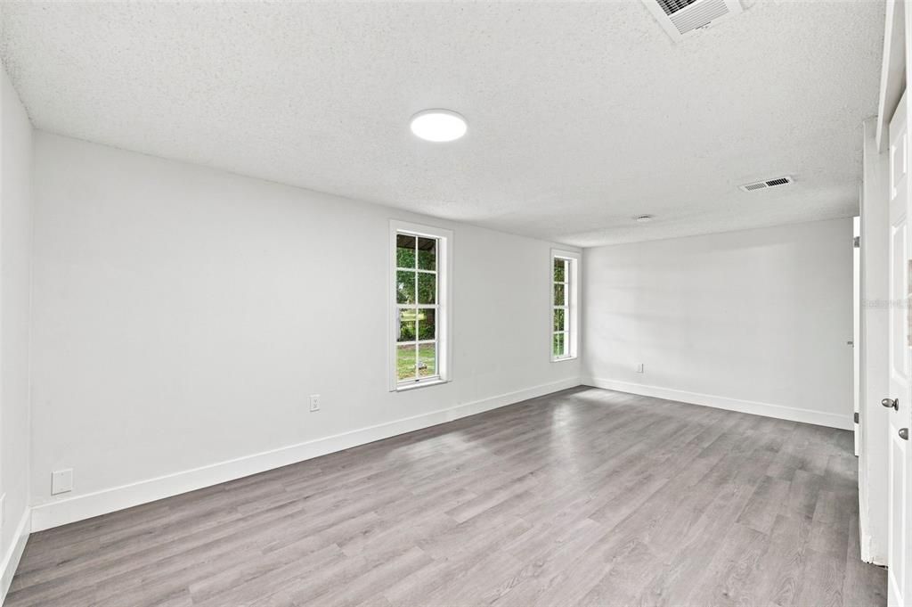 For Sale: $499,000 (3 beds, 3 baths, 2150 Square Feet)
