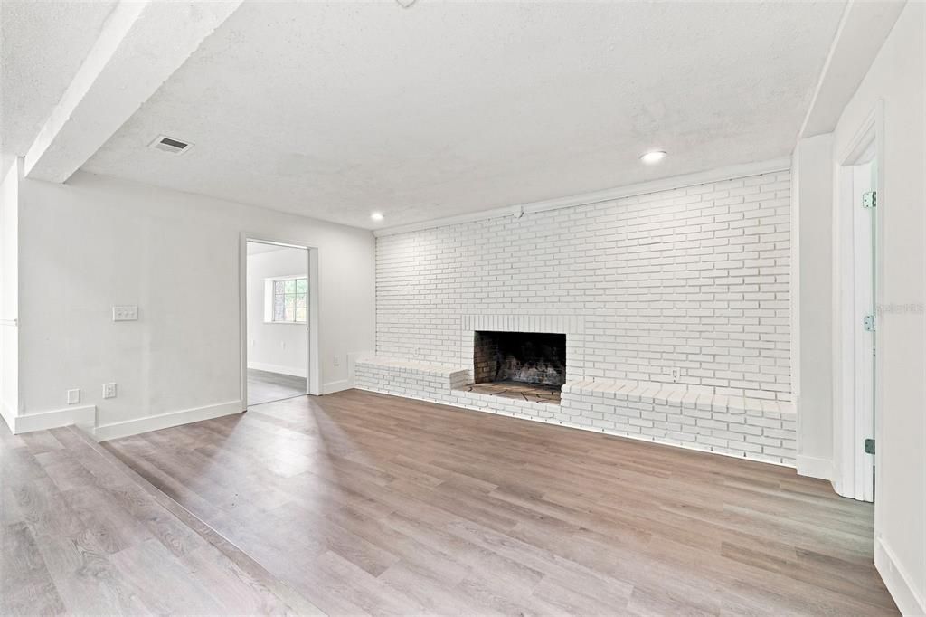 For Sale: $499,000 (3 beds, 3 baths, 2150 Square Feet)