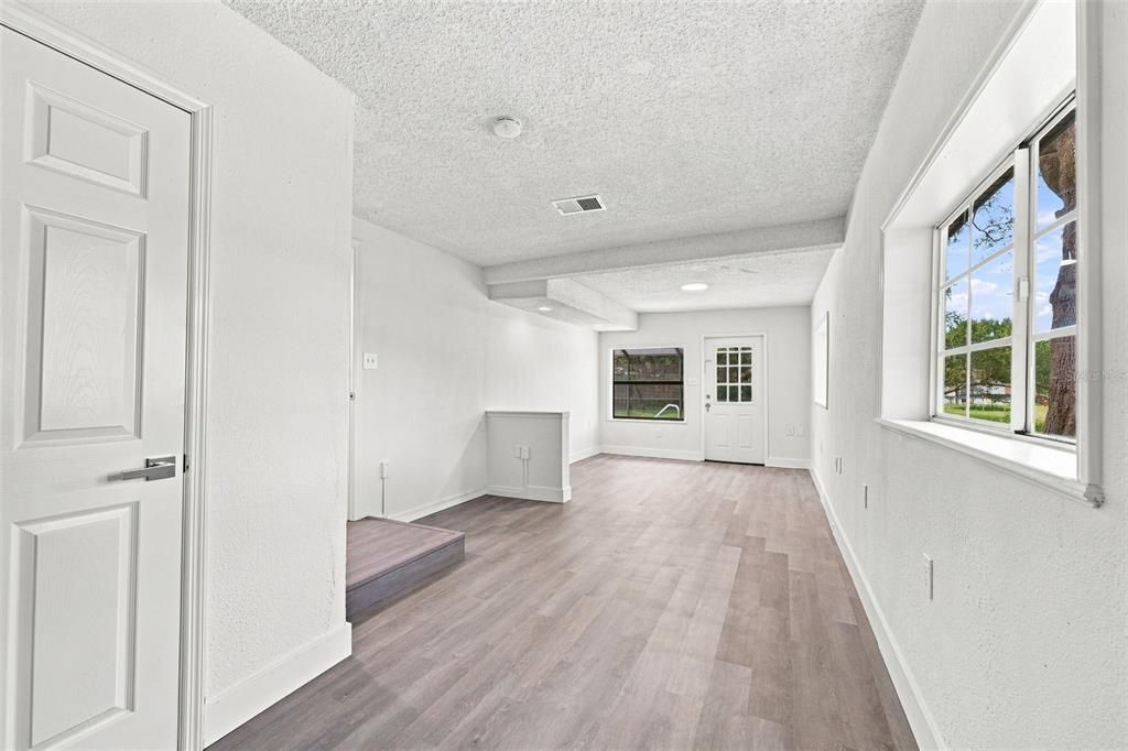 For Sale: $499,000 (3 beds, 3 baths, 2150 Square Feet)