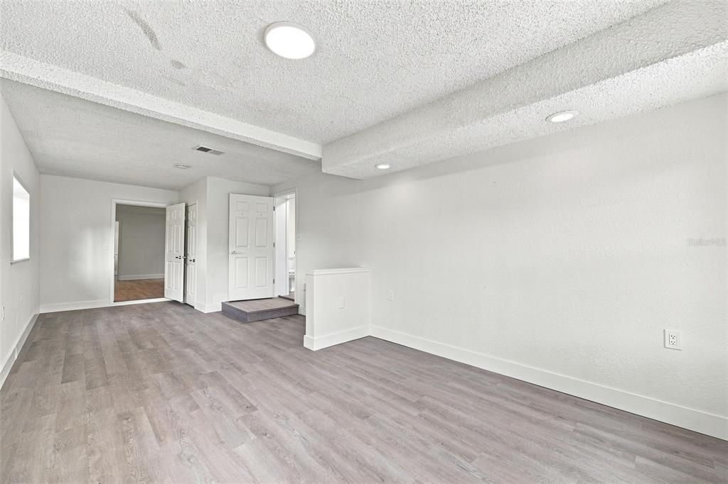 For Sale: $499,000 (3 beds, 3 baths, 2150 Square Feet)