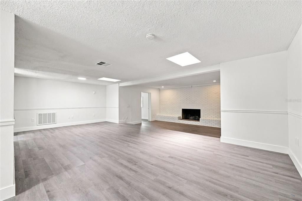 For Sale: $499,000 (3 beds, 3 baths, 2150 Square Feet)