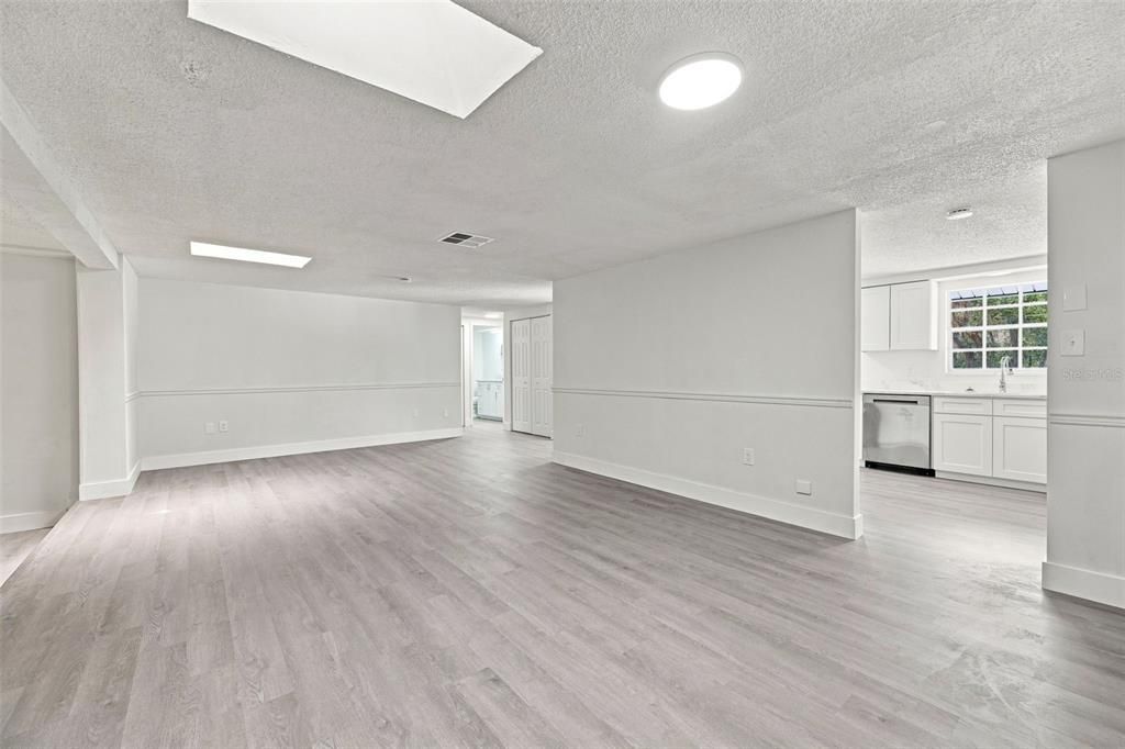 For Sale: $499,000 (3 beds, 3 baths, 2150 Square Feet)
