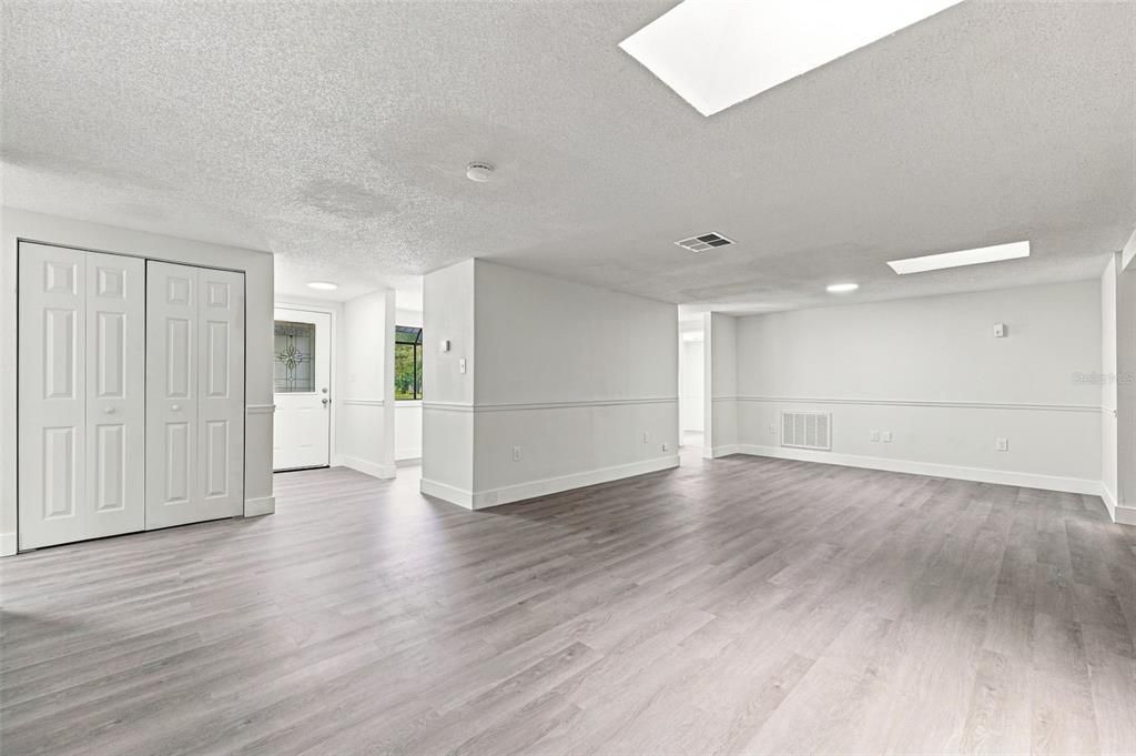 For Sale: $499,000 (3 beds, 3 baths, 2150 Square Feet)