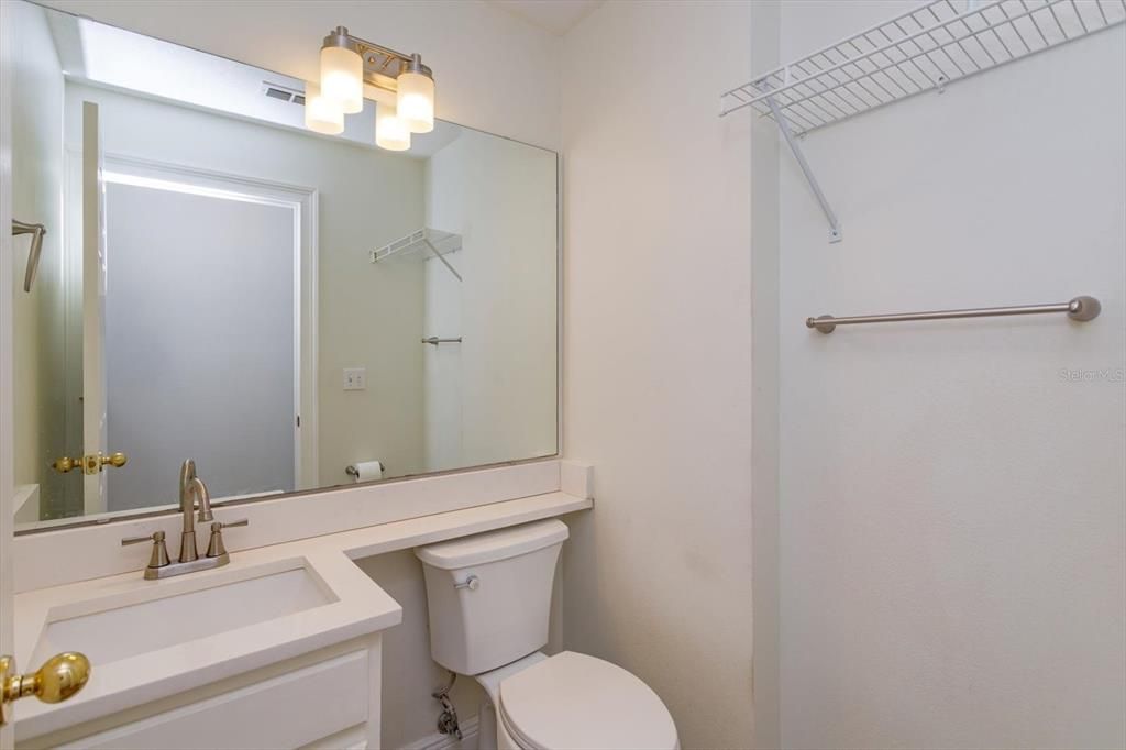 For Rent: $3,200 (3 beds, 2 baths, 1952 Square Feet)