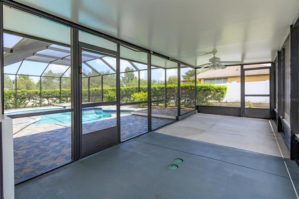For Rent: $3,200 (3 beds, 2 baths, 1952 Square Feet)