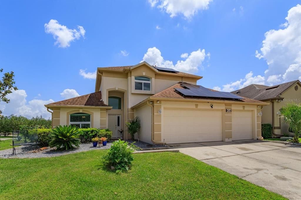 For Rent: $3,200 (3 beds, 2 baths, 1952 Square Feet)