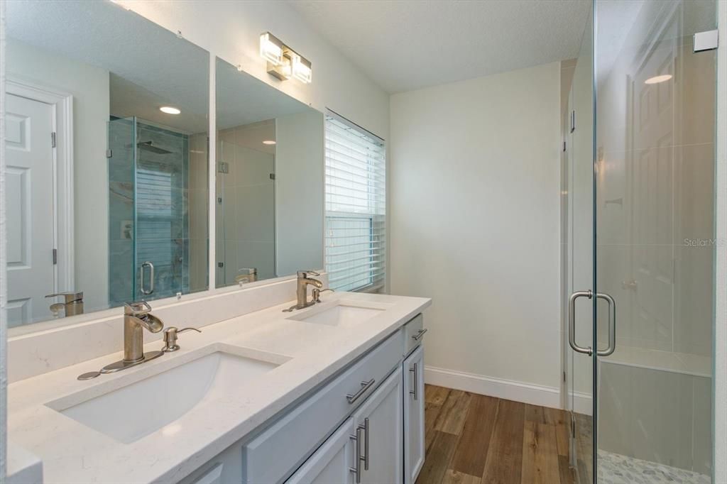For Rent: $3,200 (3 beds, 2 baths, 1952 Square Feet)