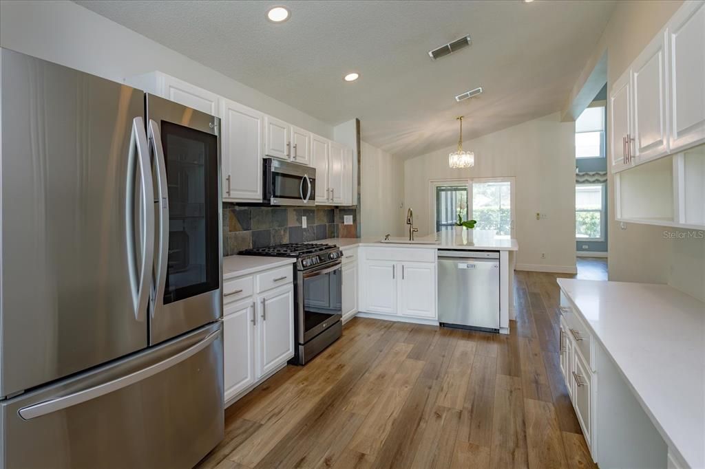 For Rent: $3,200 (3 beds, 2 baths, 1952 Square Feet)
