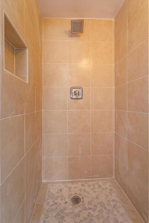 For Rent: $3,200 (3 beds, 2 baths, 1952 Square Feet)