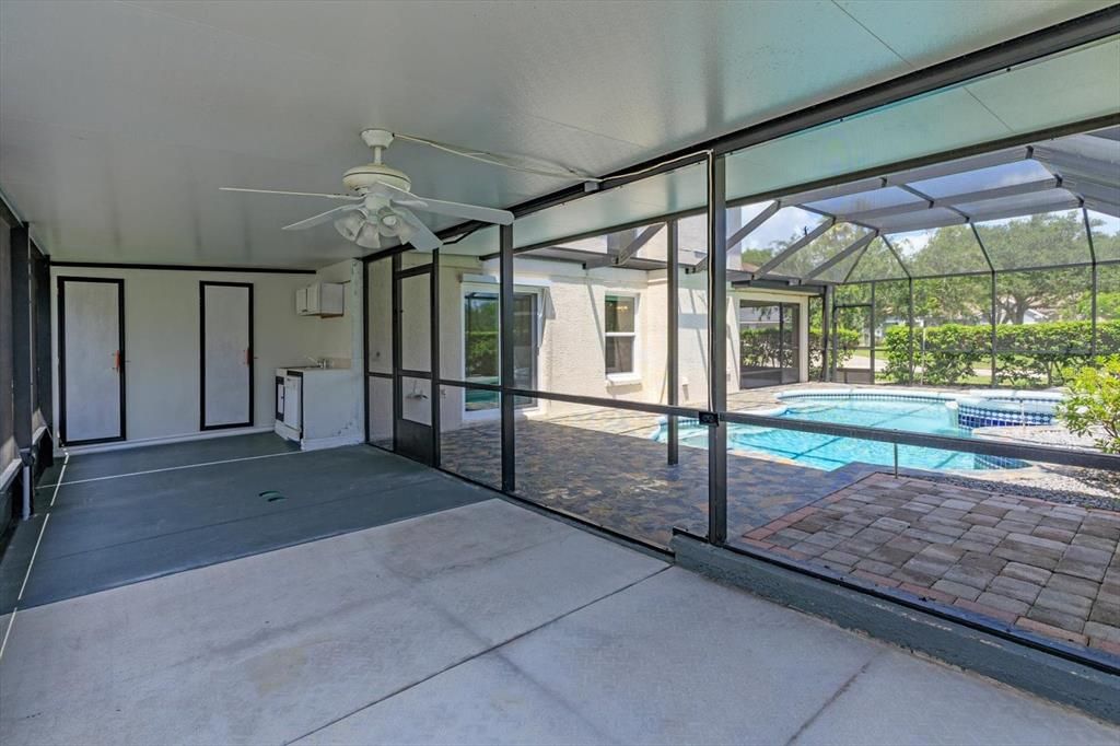 For Rent: $3,200 (3 beds, 2 baths, 1952 Square Feet)