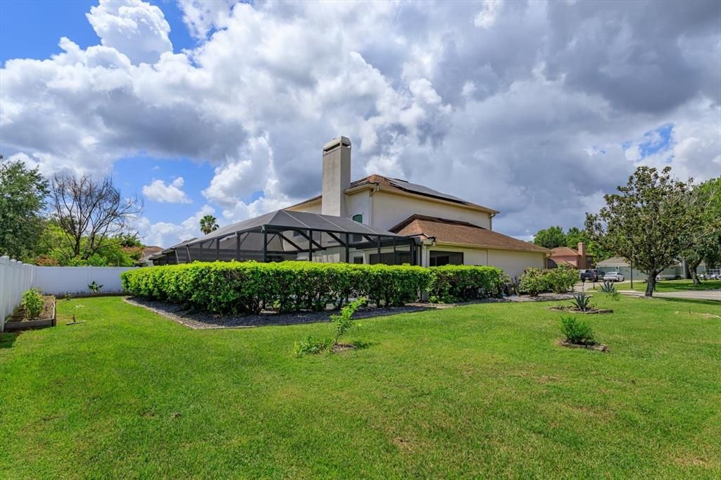 For Rent: $3,200 (3 beds, 2 baths, 1952 Square Feet)