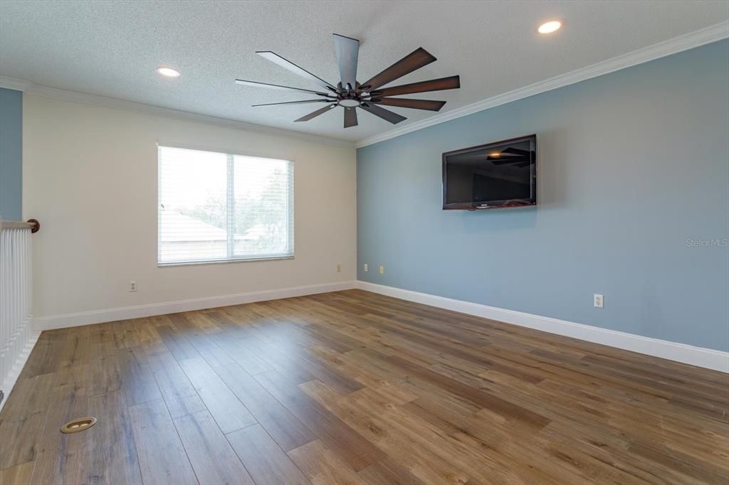 For Rent: $3,200 (3 beds, 2 baths, 1952 Square Feet)