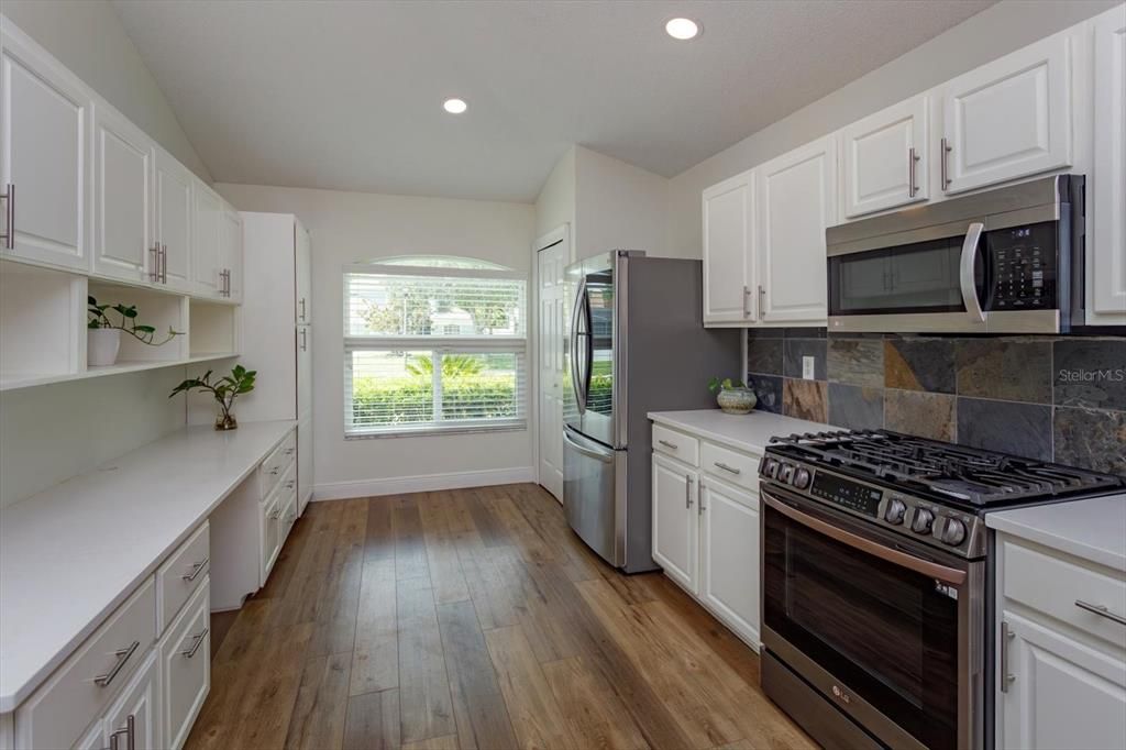 For Rent: $3,200 (3 beds, 2 baths, 1952 Square Feet)