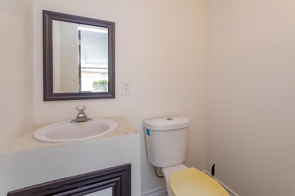 For Rent: $3,200 (3 beds, 2 baths, 1952 Square Feet)