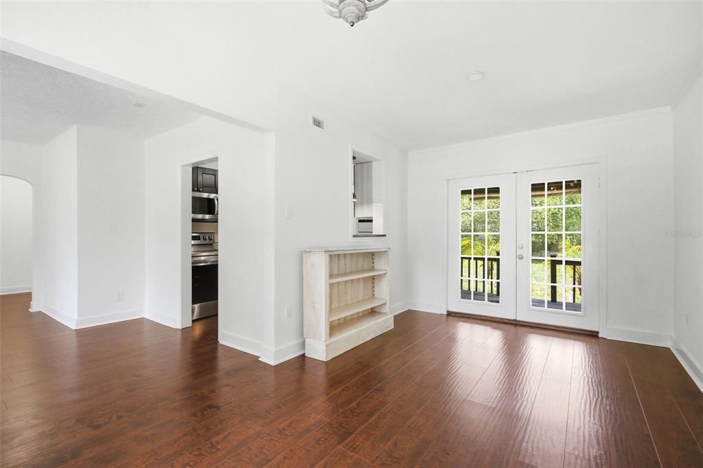 For Rent: $2,495 (3 beds, 1 baths, 1123 Square Feet)