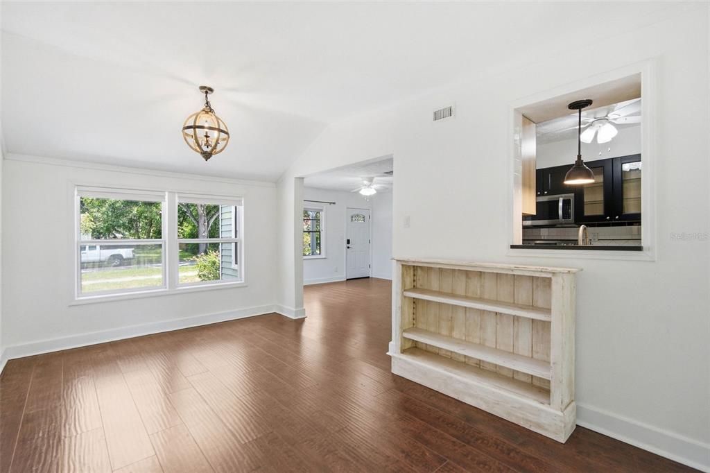 For Rent: $2,495 (3 beds, 1 baths, 1123 Square Feet)
