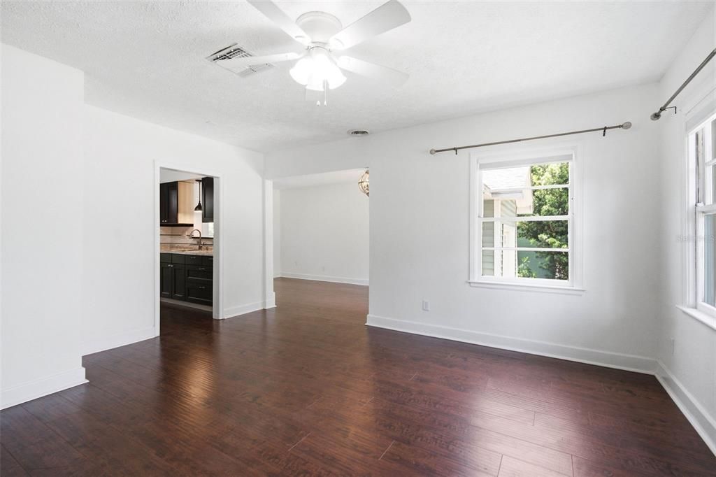 For Rent: $2,495 (3 beds, 1 baths, 1123 Square Feet)
