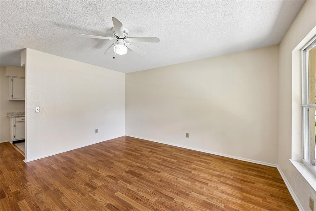 For Sale: $249,900 (3 beds, 1 baths, 1050 Square Feet)