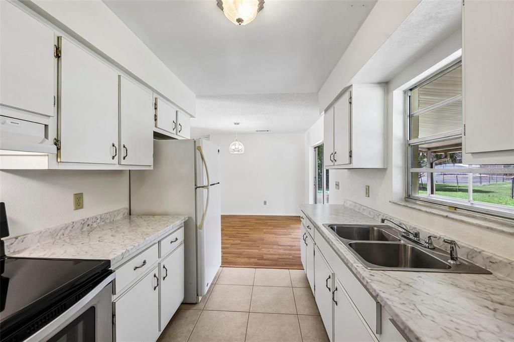 For Sale: $249,900 (3 beds, 1 baths, 1050 Square Feet)