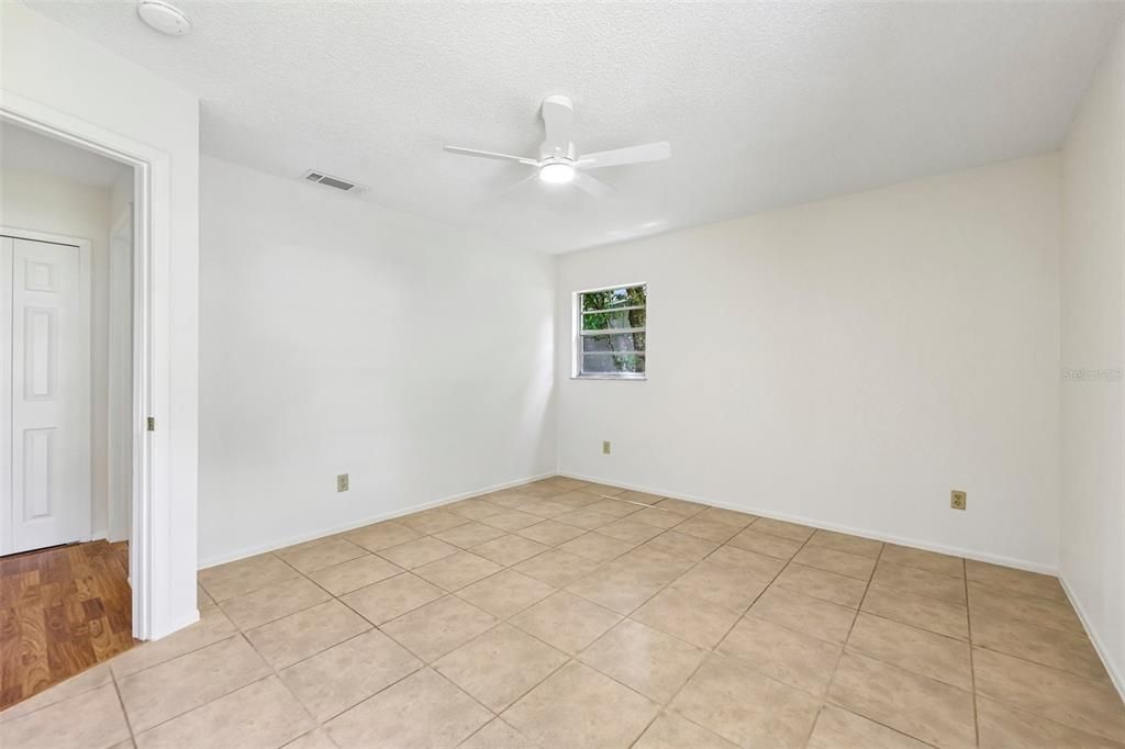 For Sale: $249,900 (3 beds, 1 baths, 1050 Square Feet)