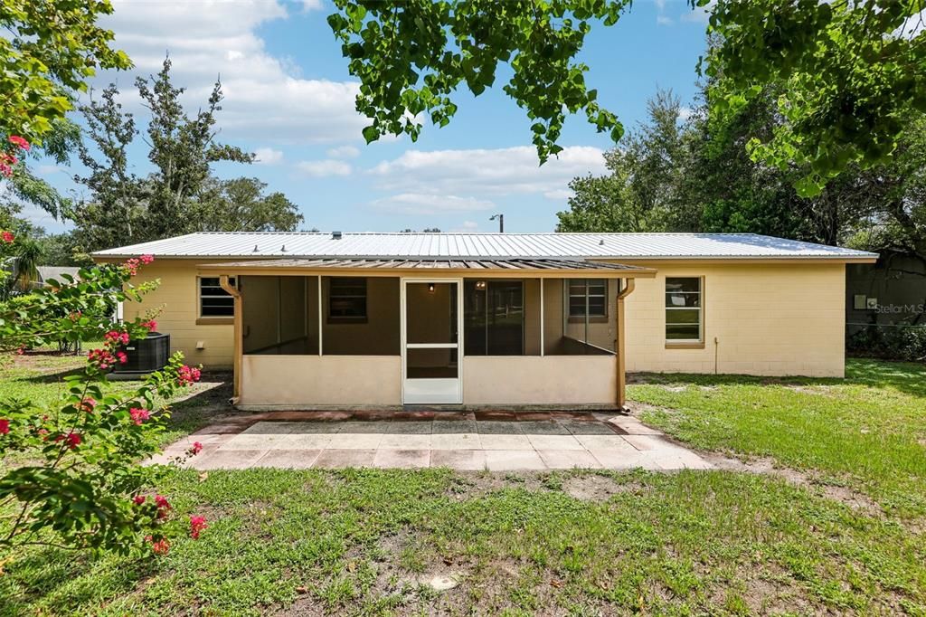 For Sale: $249,900 (3 beds, 1 baths, 1050 Square Feet)