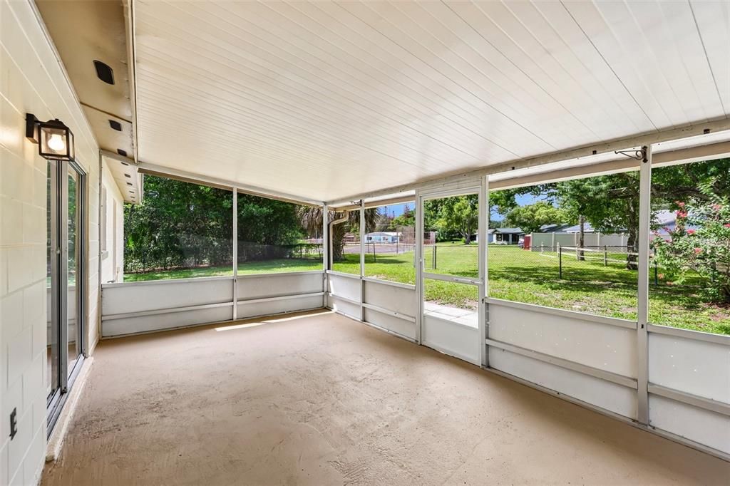 For Sale: $249,900 (3 beds, 1 baths, 1050 Square Feet)