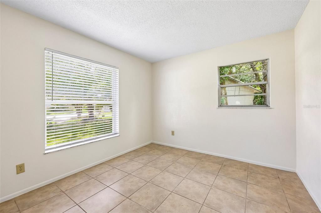 For Sale: $249,900 (3 beds, 1 baths, 1050 Square Feet)