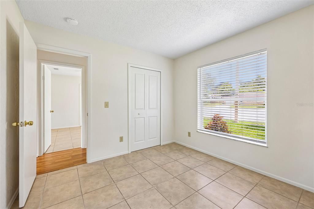 For Sale: $249,900 (3 beds, 1 baths, 1050 Square Feet)