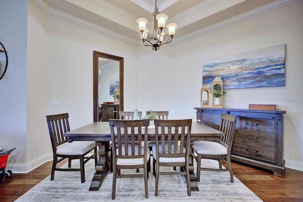 En Venta: $549,000 (4 camas, 2 baños, 2206 Pies cuadrados)