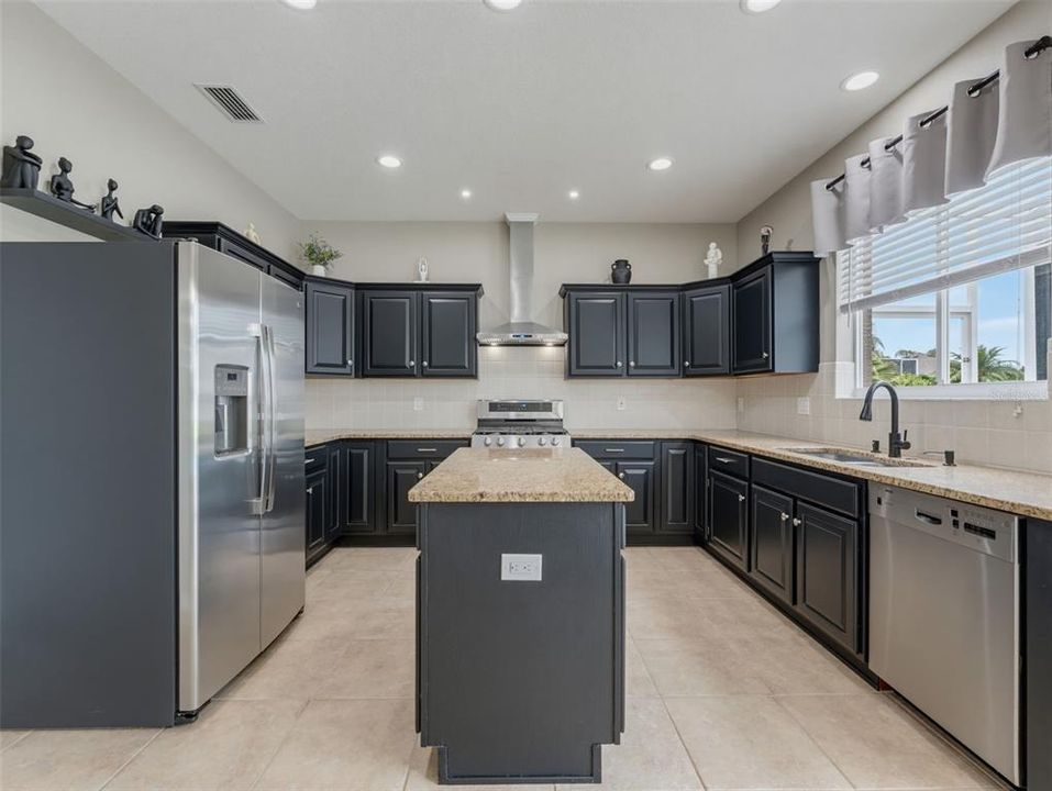 En Venta: $716,000 (6 camas, 3 baños, 3435 Pies cuadrados)