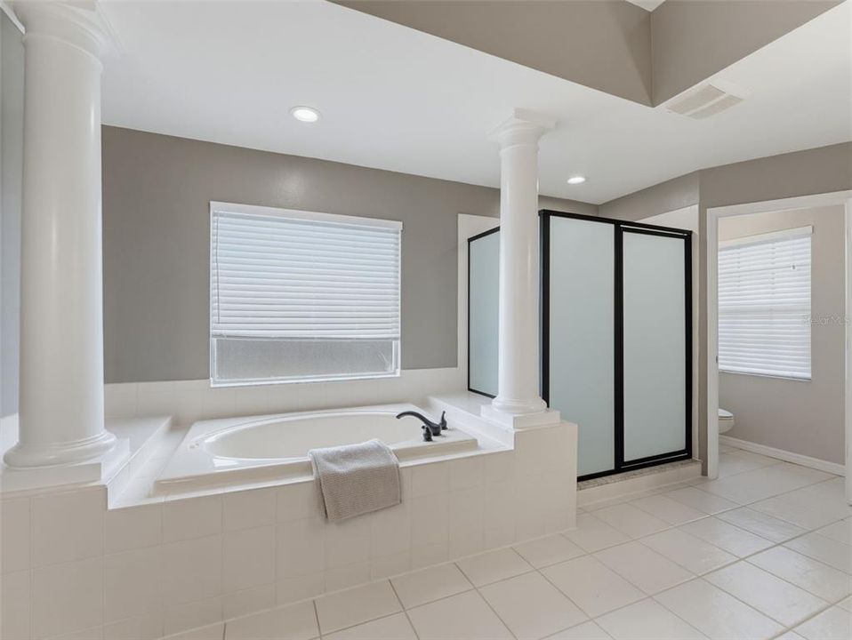 En Venta: $716,000 (6 camas, 3 baños, 3435 Pies cuadrados)
