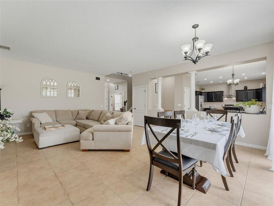 En Venta: $716,000 (6 camas, 3 baños, 3435 Pies cuadrados)