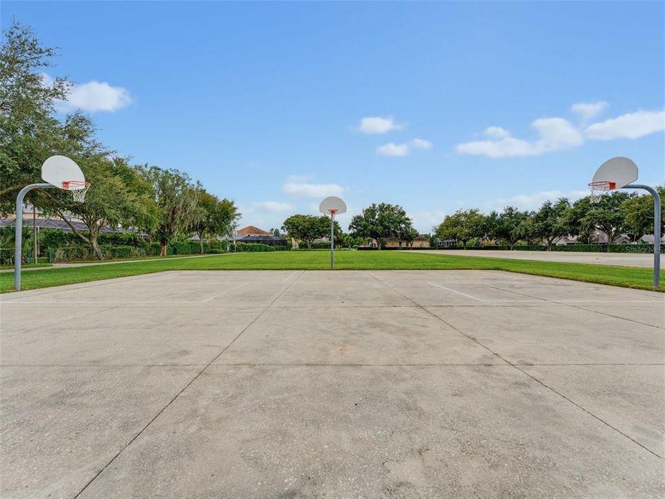 En Venta: $716,000 (6 camas, 3 baños, 3435 Pies cuadrados)
